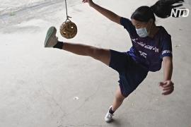 Карантин не помеха: игроки в малайский волейбол тренируются по двое