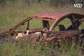 Австралийские мастера ищут в пустыне брошенные машины и ремонтируют их