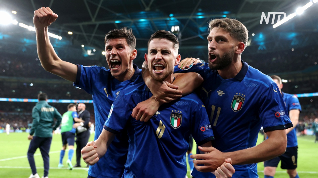 Итальянцы празднуют выход сборной в финал Евро-2020