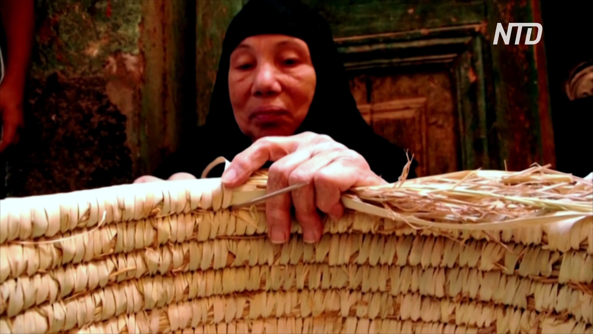 Плетение из пальмовых листьев позволяет хорошо зарабатывать целой египетской деревне