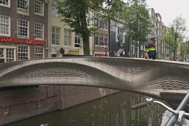 Первый в мире мост, напечатанный на 3D-принтере, открылся в Амстердаме