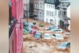 Шокирующие кадры: за несколько минут улицы бельгийского города превратились в реку