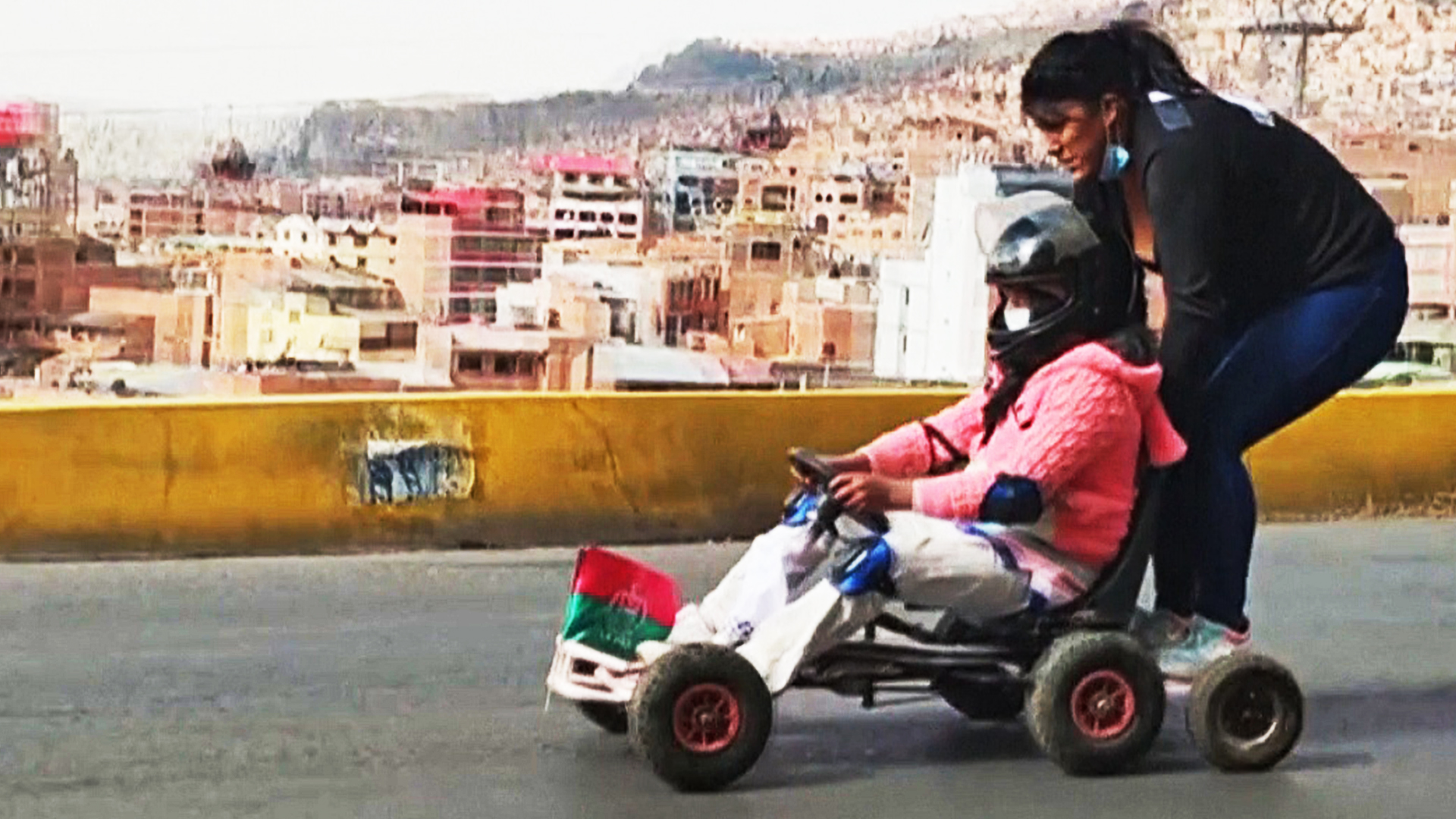 Как проходят гонки на самодельных картах в высокогорном Ла-Пасе
