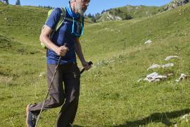 Швейцарец с болезнью Паркинсона покорил Альпы