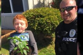 Какой сюрприз получил малыш от полиции
