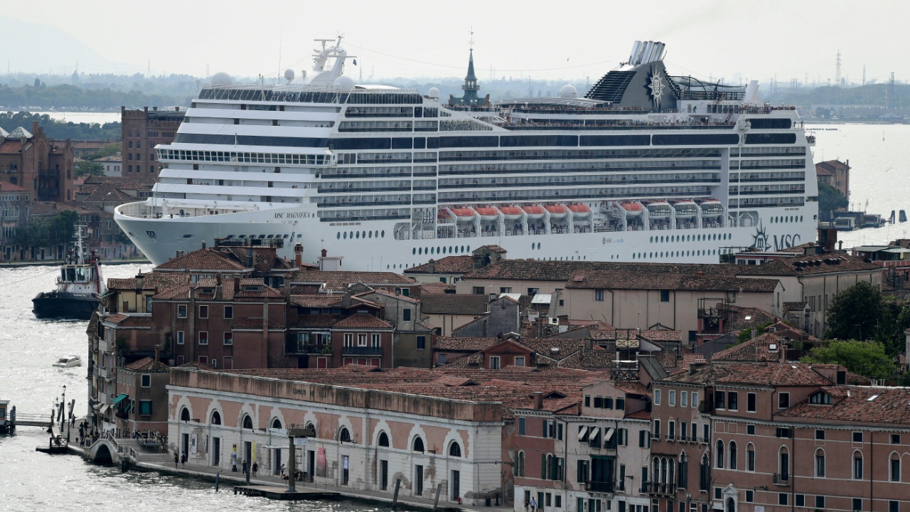 Круизные лайнеры перестали заходить в лагуну Венеции