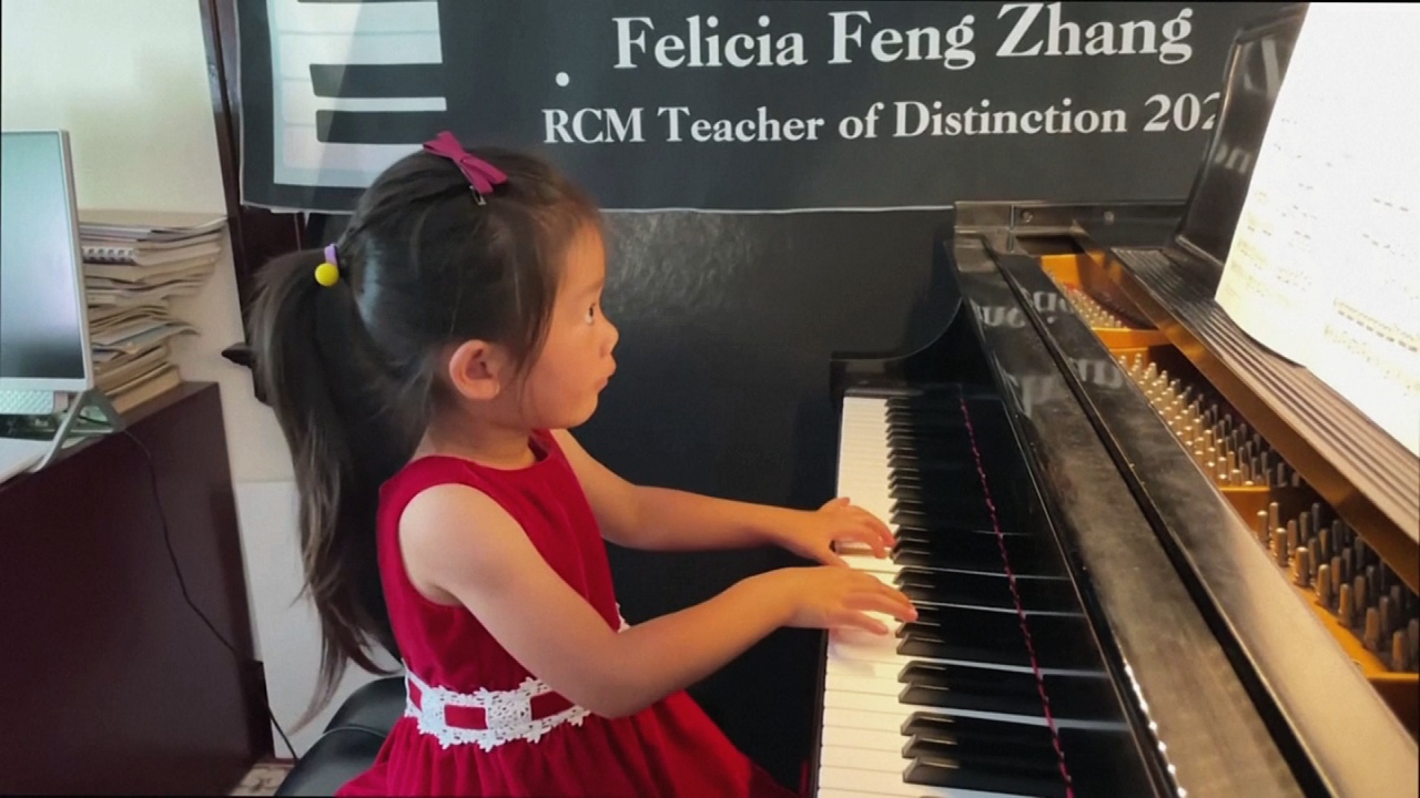 Вундеркинд: 4-летняя пианистка готовится покорить мировые сцены
