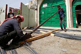 Йеменские дети вместо школы идут сворачивать курам головы и резать прутья