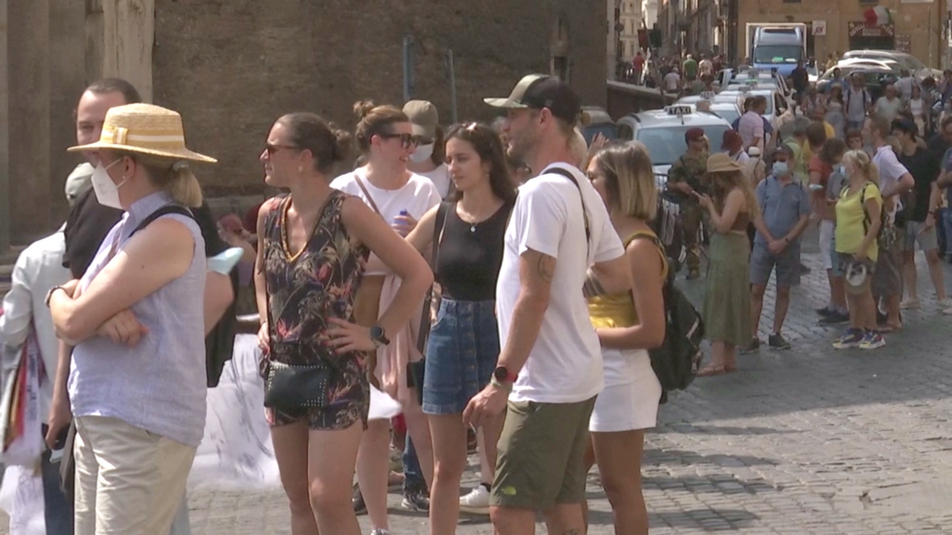 В Рим вернулись очереди из туристов
