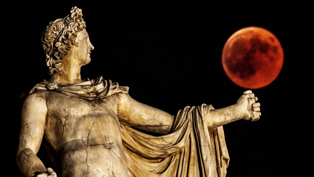 Греческие музеи работали допоздна в честь осетровой луны