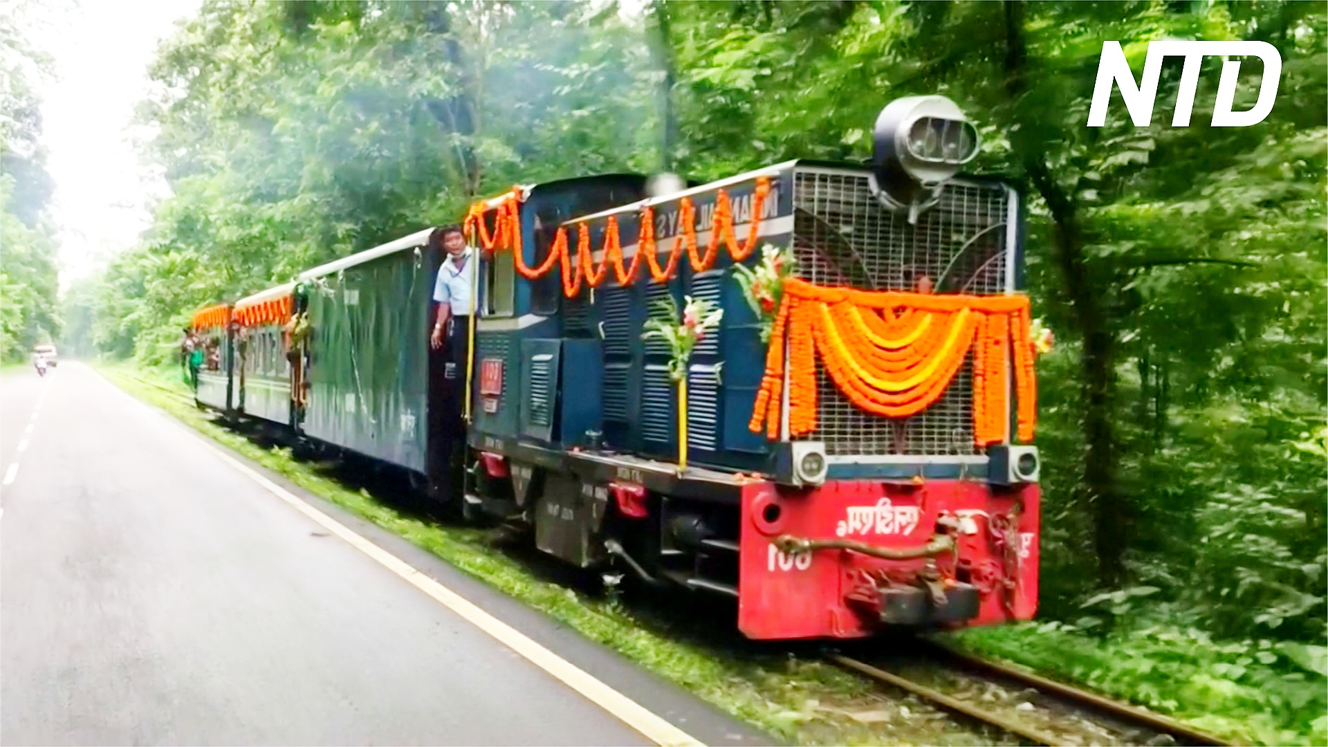 В Индии вновь пустили «игрушечные» поезда по узкоколейной ж/д