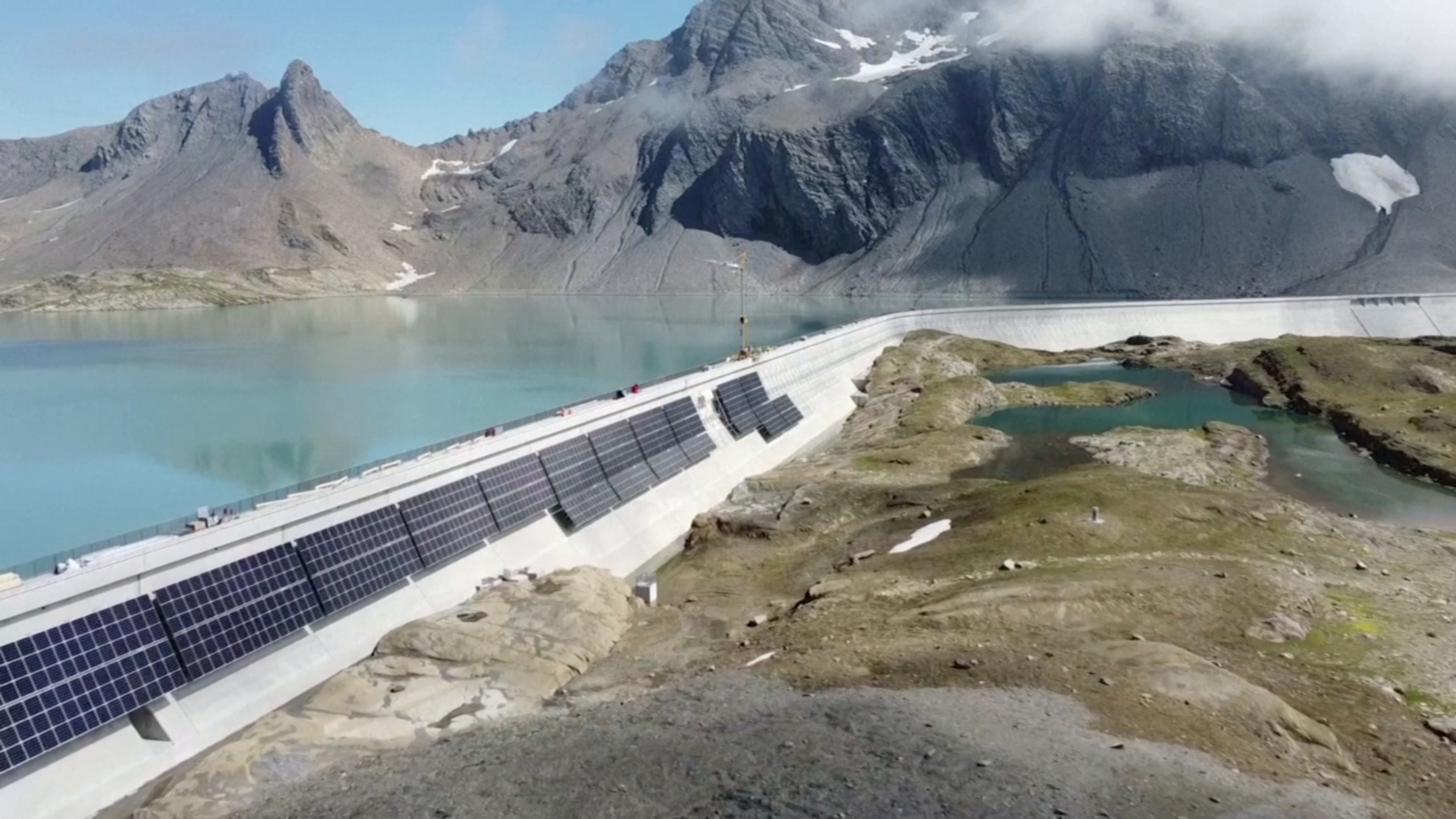 В Швейцарии строят высокогорную солнечную электростанцию