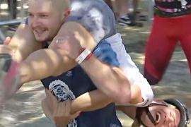 Как таскали жён на состязаниях в Венгрии