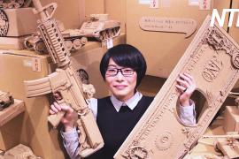 Японка делает картонных роботов и танки