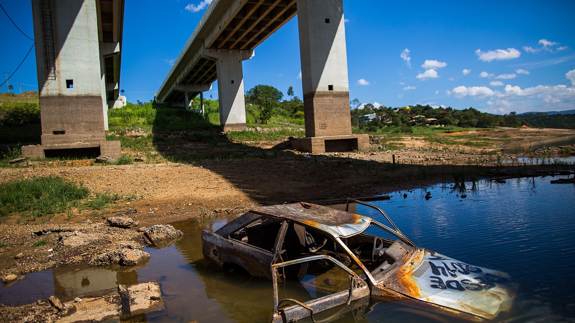 Из-за засухи в Бразилии высыхают водохранилища