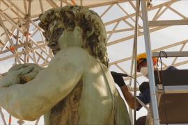 Площадь Микеланджело во Флоренции обновляют, а Давида – моют