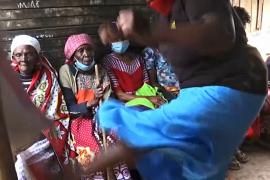 Как кенийские бабушки учатся защищаться от сексуальных домогательств