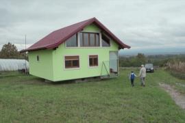 Босниец построил вращающийся дом, чтобы угодить жене