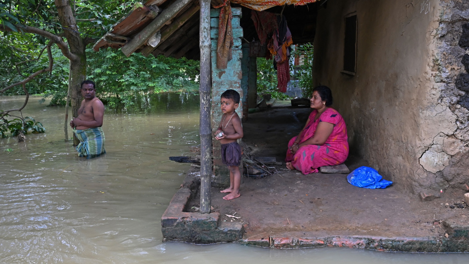Наводнения и оползни в Индии: более 20 погибших