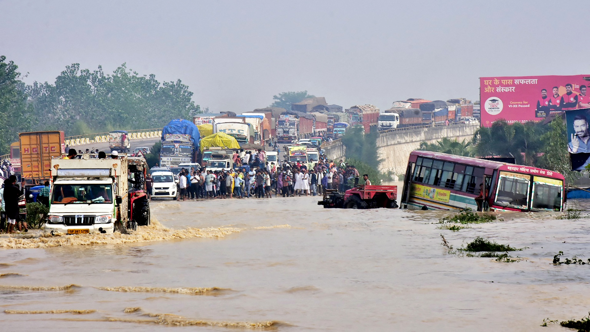 Наводнения и оползни в Непале: 77 погибших