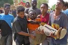 Госпереворот в Судане: люди вышли на улицы и требуют освободить премьера