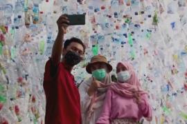 Свалка изнутри: музей пластика открыли в Индонезии