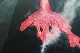 Видео с дрона: как из канарского вулкана текут реки лавы