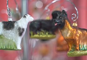 Собачки-кошечки: выставка рождественских игрушек проходит в Лондоне
