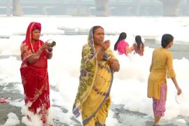 Ядовитая пена покрыла реку Джамна в Индии
