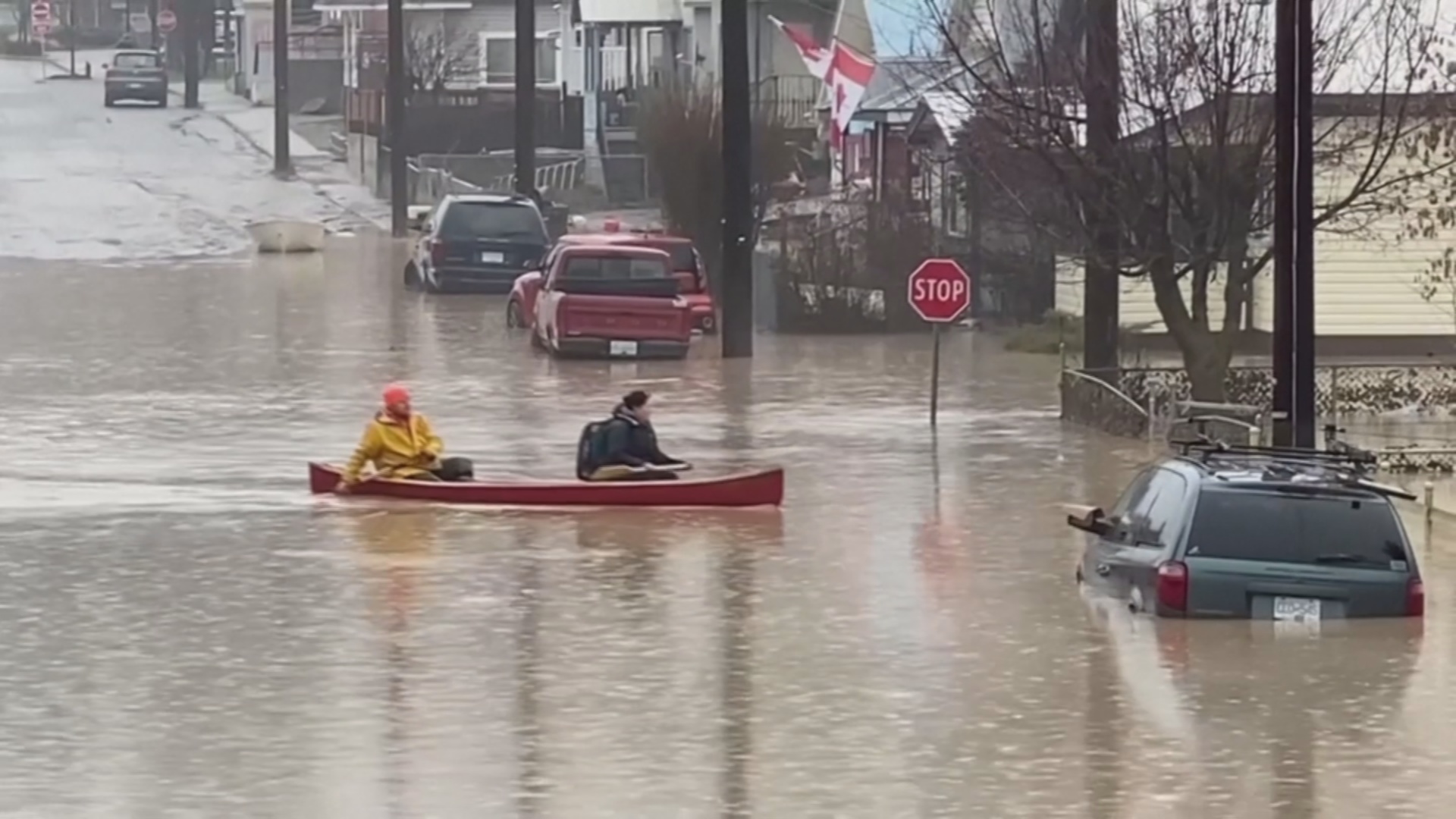 Наводнение в Канаде: эвакуации и первые жертвы