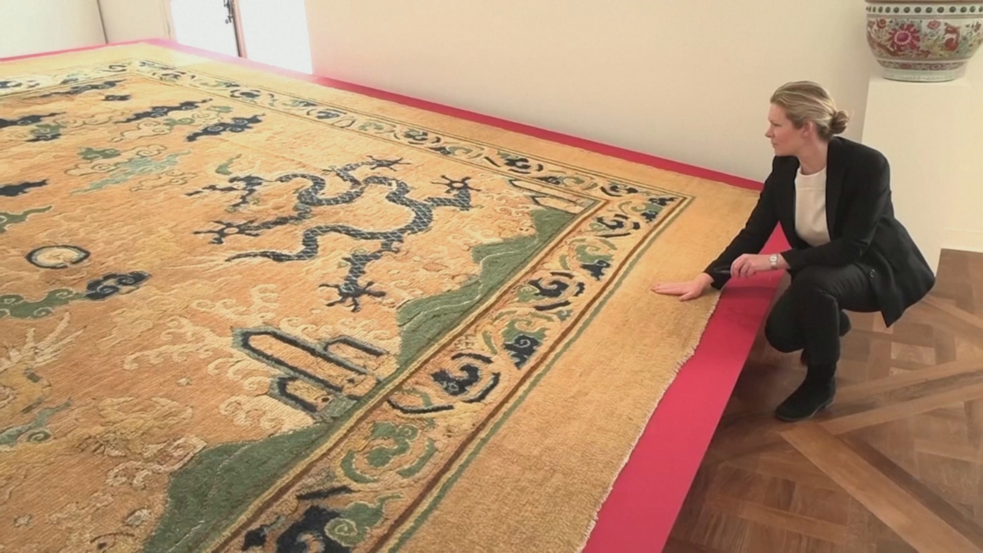 Редкий ковёр китайского императора продали на аукционе за $7,7 млн