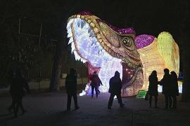 Фонари-динозавры: выставка света открылась в Париже