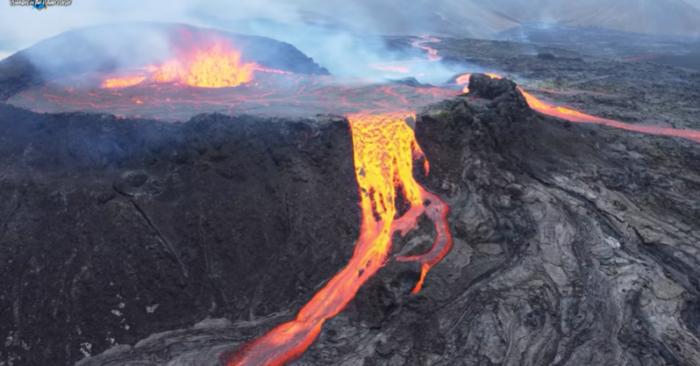 Захватывающие кадры извержения вулкана