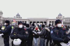 Европу охватили протесты против новых антиковидных ограничений