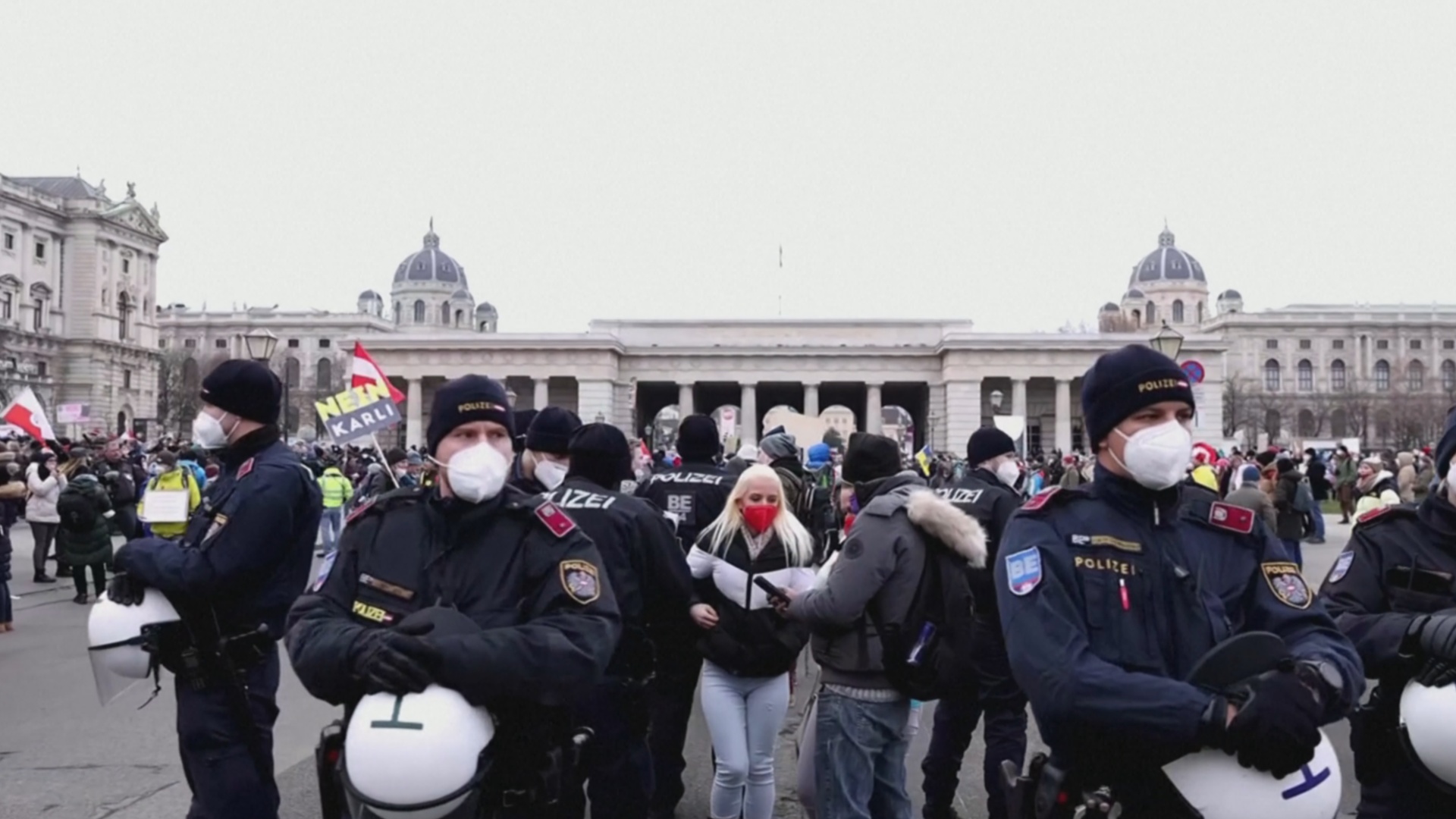 Европу охватили протесты против новых антиковидных ограничений