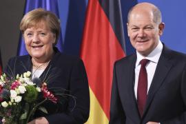 Меркель передала свой пост социал-демократу Шольцу