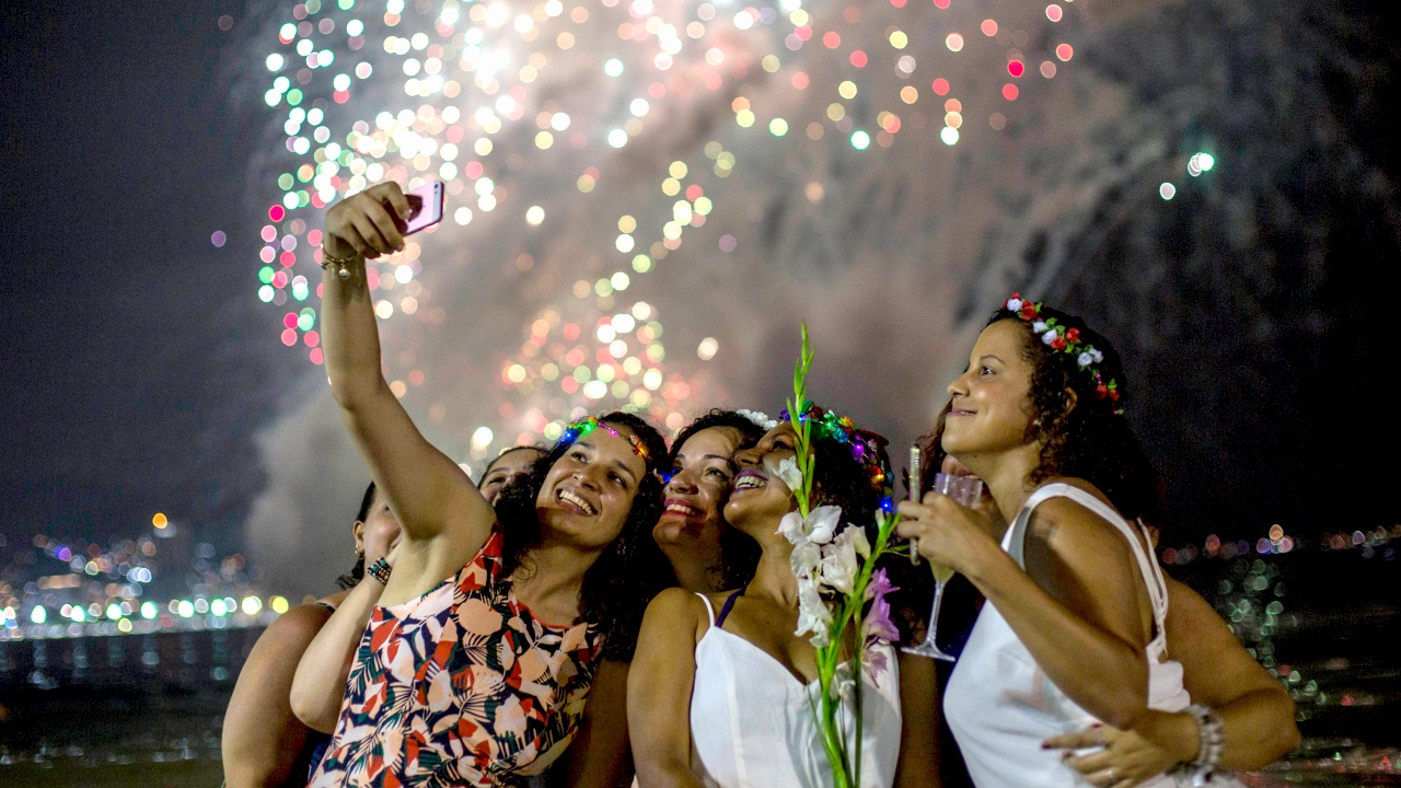 В Рио отменили запрет на новогодние гулянья на Копакабане