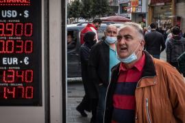 Центробанк Турции понизил базовую ставку и обвалил лиру