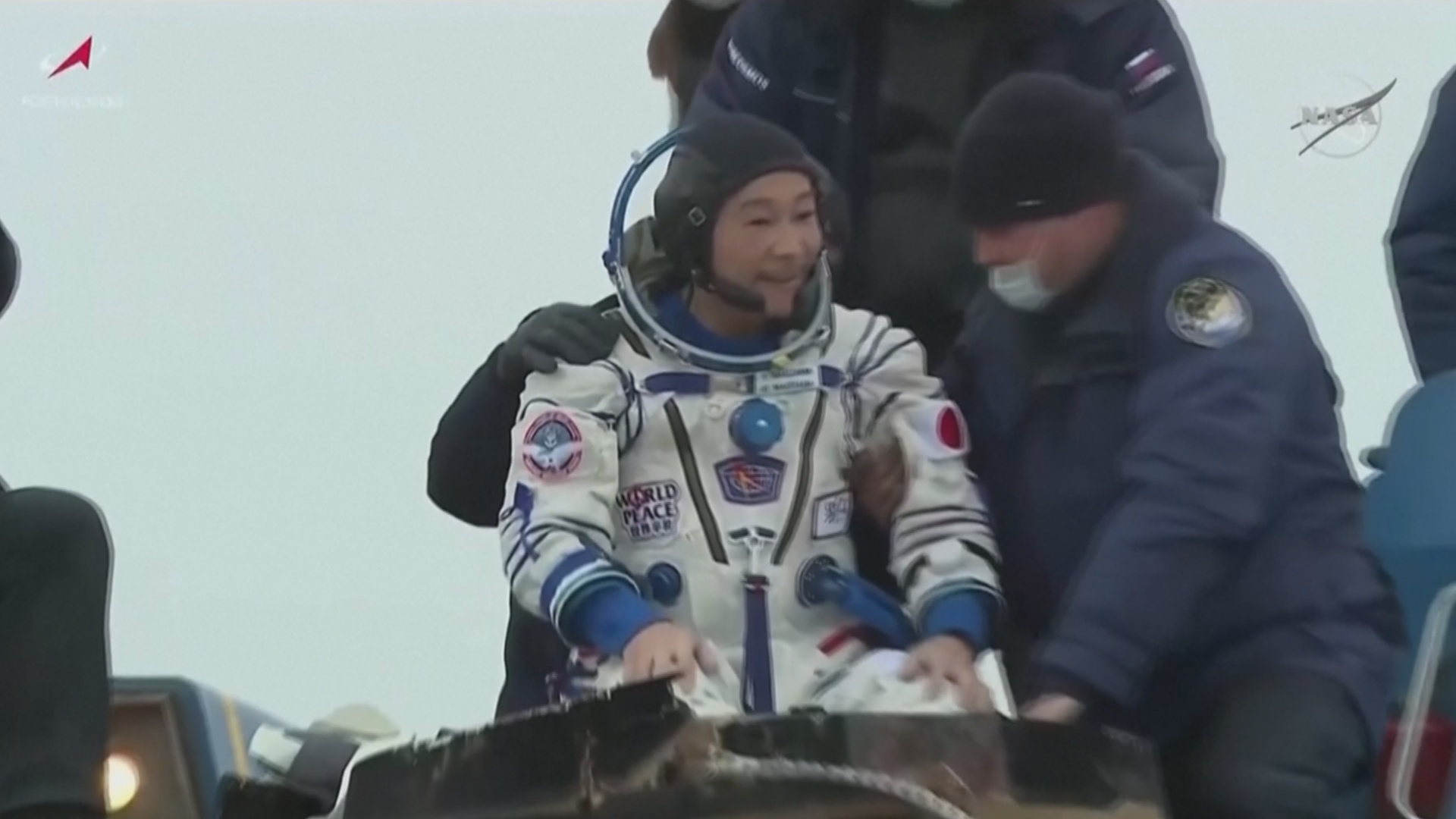 Японские космические туристы вернулись с МКС