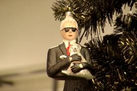 Чёрная ёлка: какие рождественские декорации в моде в Голливуде