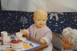 Путешествие в детство: игрушки из прошлого показали на выставке в Томске