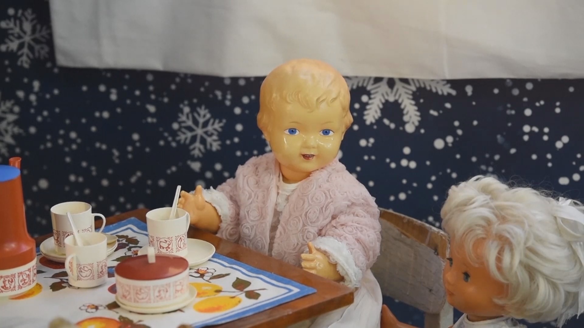 Путешествие в детство: игрушки из прошлого показали на выставке в Томске