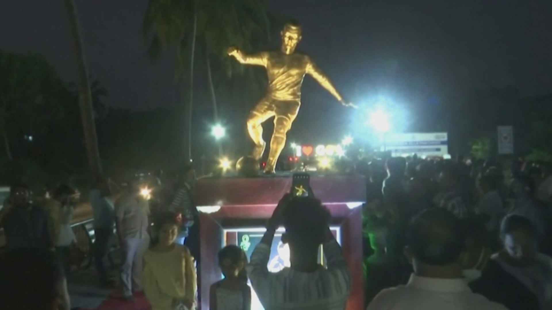 Статую Криштиану Роналду установили в Индии