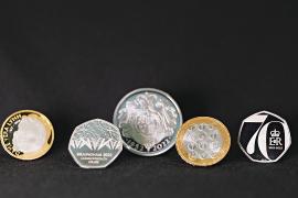 Памятные монеты посвятили платиновому юбилею Елизаветы II