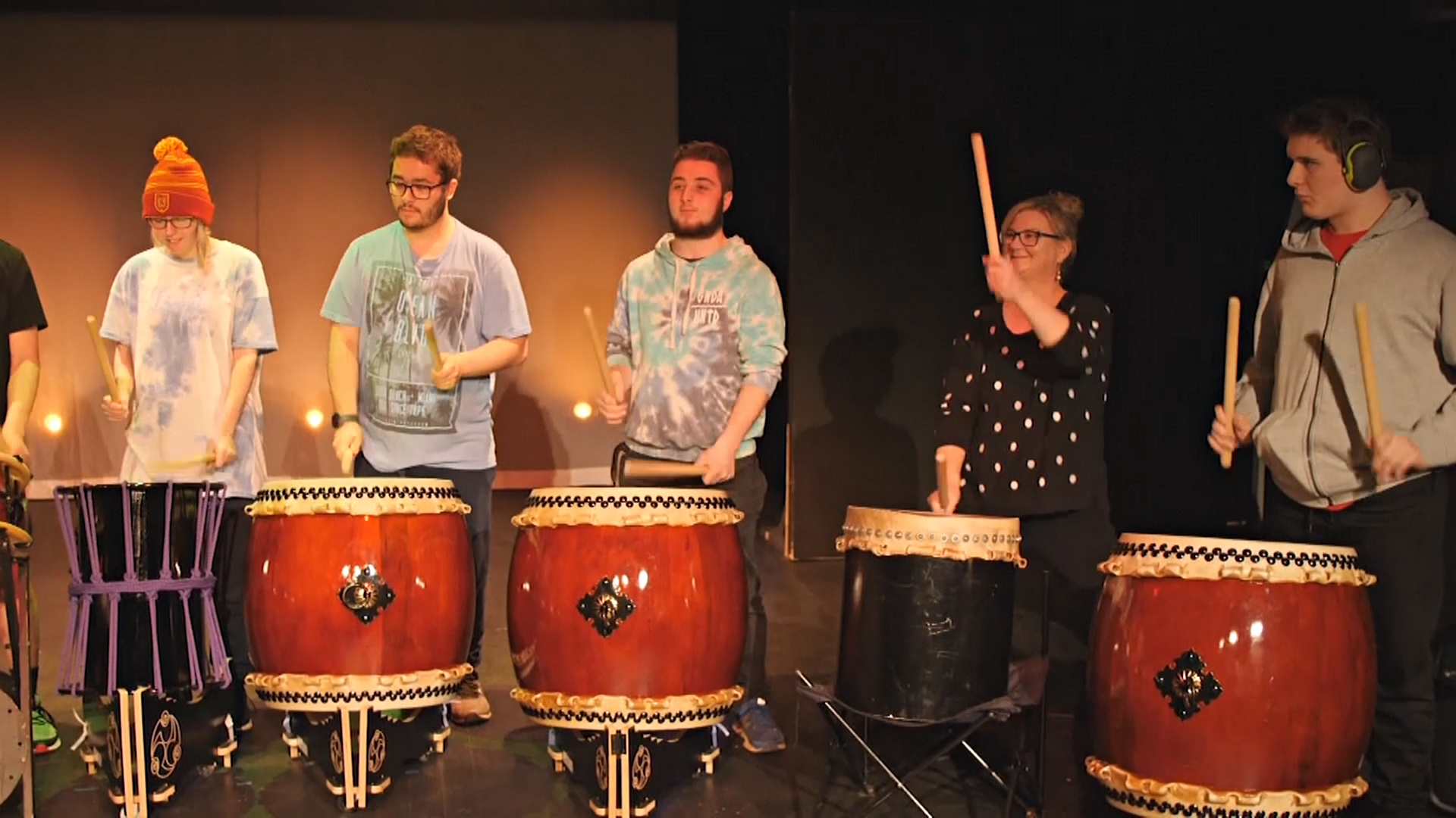 Что японские барабаны делают в австралийской школе
