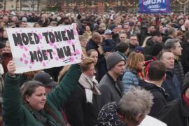 Десять тысяч человек, несмотря на запрет, протестуют в Амстердаме
