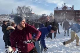 Бой «Сноумикрон»: жители Вашингтона вышли на сражение снежками