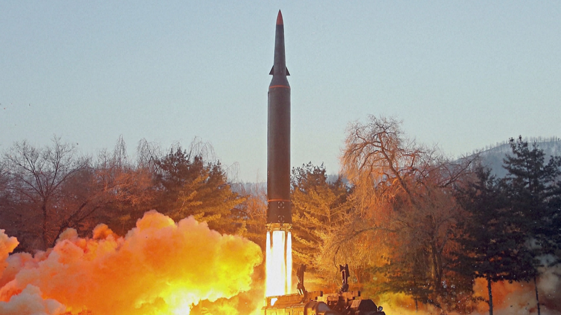 Северная Корея произвела запуск неопознанной ракеты