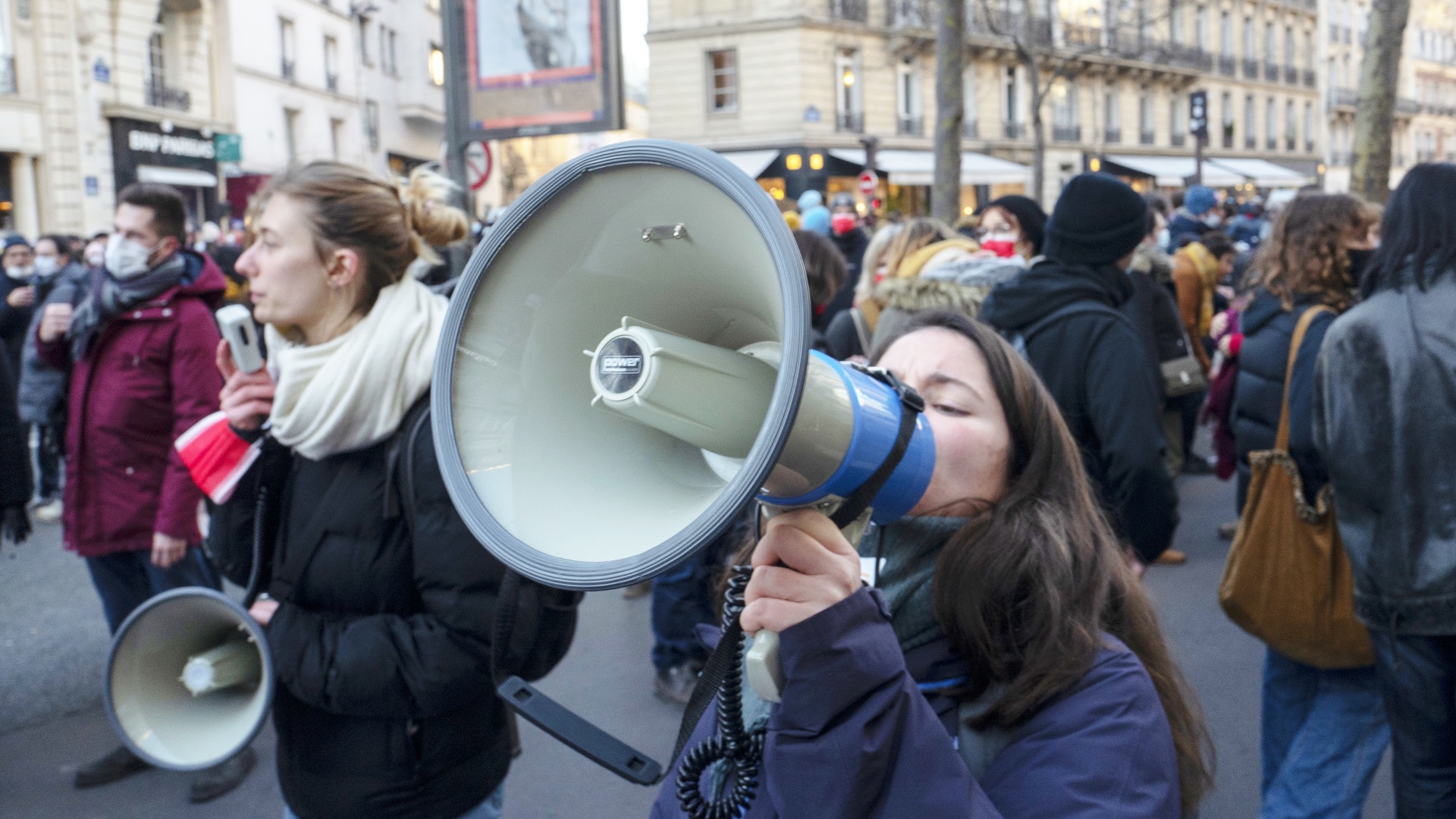 Почти 80 тысяч учителей вышли на забастовку во Франции