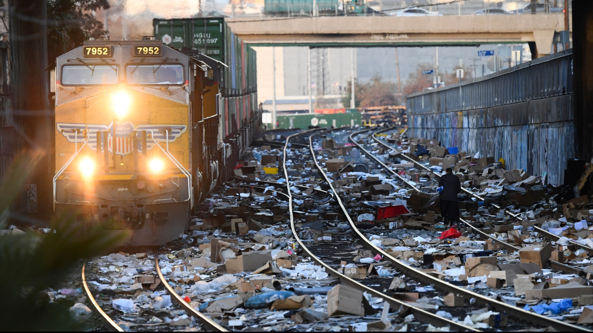«Похоже на страну третьего мира»: как в США мародёры грабят поезда